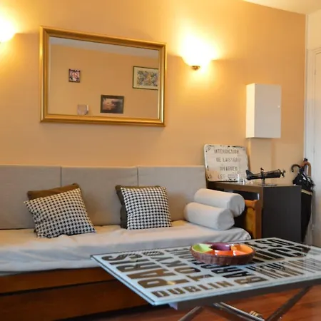 Authentic Bright Flat In Le Marais *