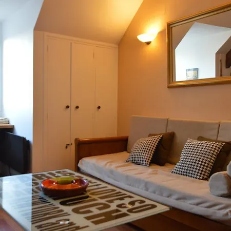 Authentic Bright Flat In Le Marais