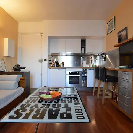 Authentic Bright Flat In Le Marais Paris