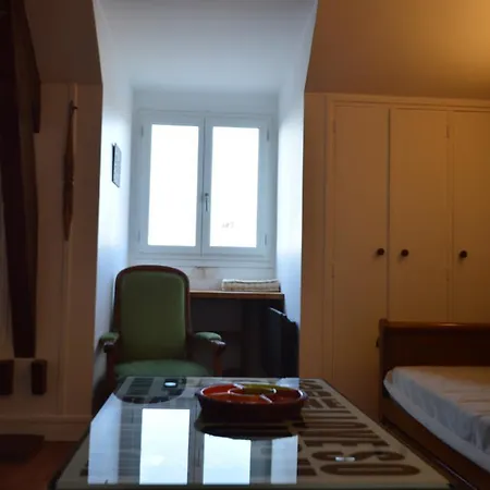 Authentic Bright Flat In Le Marais * Paris