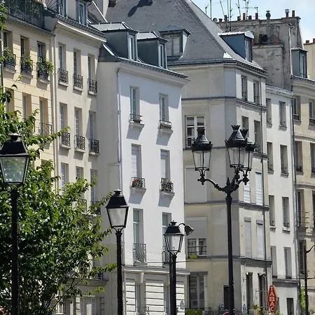 Authentic Bright Flat In Le Marais Paris