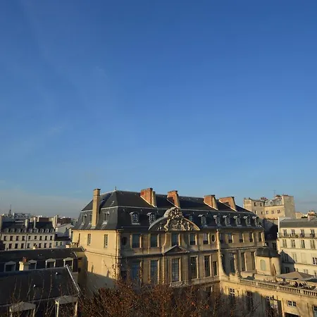 Authentic Bright Flat In Le Marais
