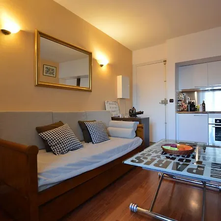 Authentic Bright Flat In Le Marais